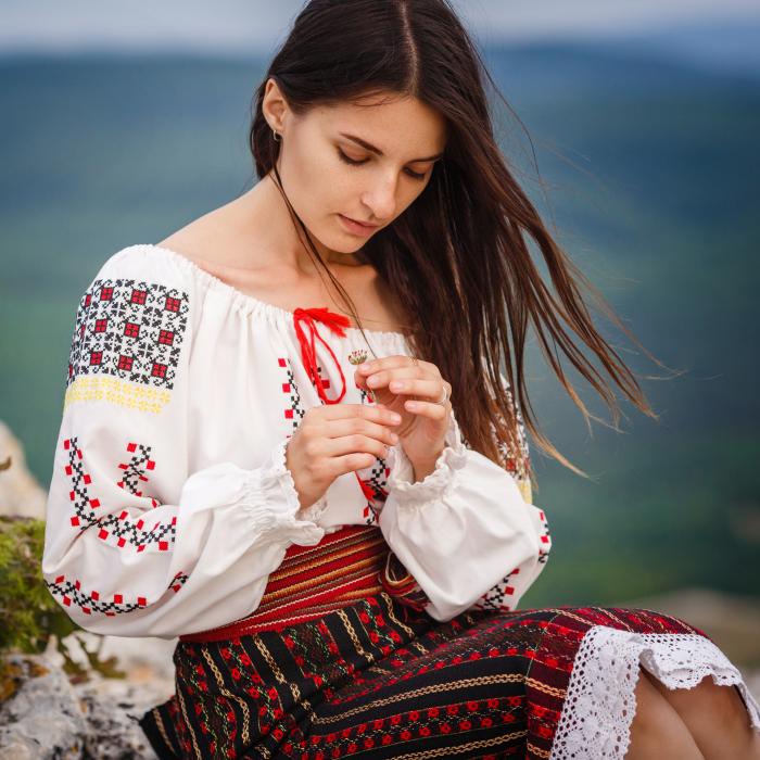 Ia românească, sărbătorită cu fast în Cipru. Președintele României a decorat o organizație românească 