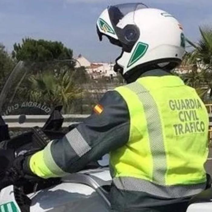 Un judecător din Spania a eliberat un român cu 70 de condamnări anterioare, care a încercat să calce cu mașina doi polițiști