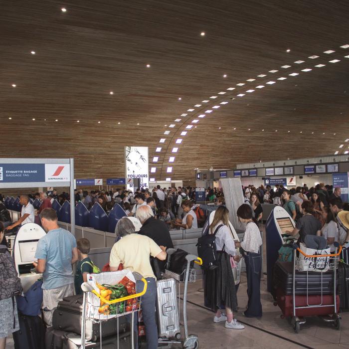 Întârzieri pe marile aeroporturi, din cauza sistemului intrare/ieșire. Cum a ajuns o femeie să fie arestată în Cluj-Napoca