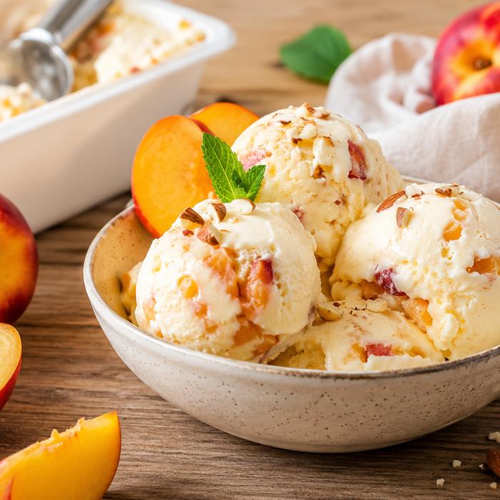 Înghețata de casă cu nectarine care cucerește vara. Rețeta fără aparat, gata din câteva ingrediente