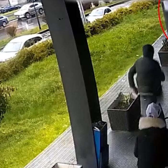 Tânăr de 22 de ani, bătut și sechestrat în Italia. A fost eliberat după ce familia a plătit 1.000 euro. O româncă e implicată în rețea