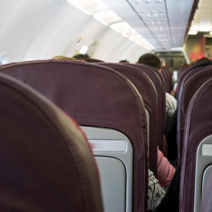 Au stat o oră blocați în avion, fără aer condiționat, înainte de zborul spre Istanbul. „Era de nesuportat”