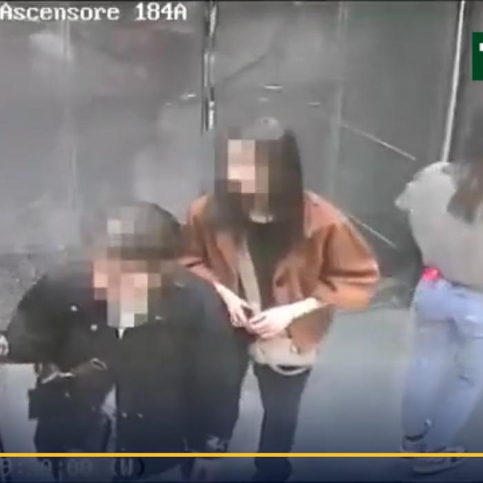Zece femei care furau turiștii în aerportul din Milano, arestate. Lăsau pasagerii fără portofele în lifturi 