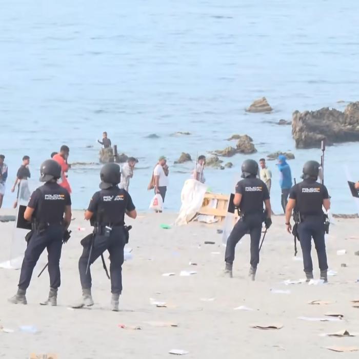 Ceuta s-a transformat într-o uriașă tabără de imigranți. Plajele sunt împânzite de adăposturi improvizate 