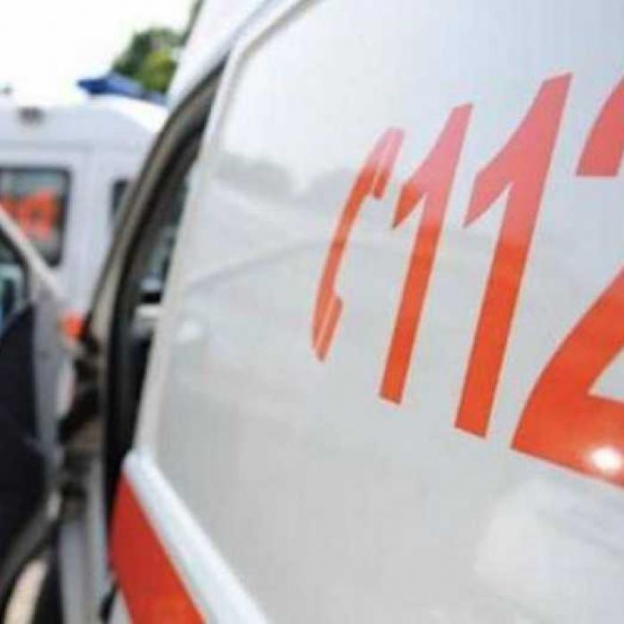 Doi germani s-au răsturnat cu maşina într-un pârâu, în Pasul Rotunda