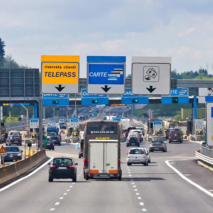 Eliminarea impozitului auto, criticată în Italia: "Cu banii aceia, am putea face transportul gratuit în toată țara" 