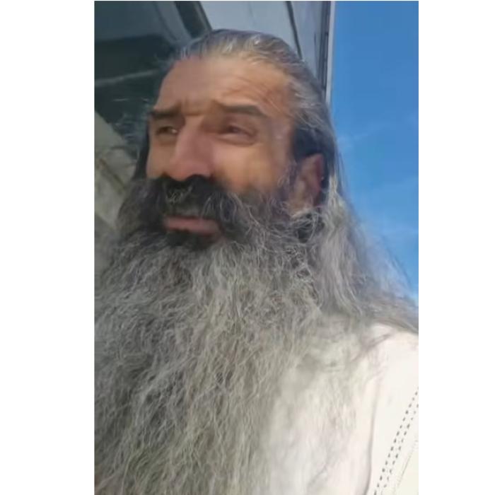 'Stegarul dac' a fost reţinut de procurori, după ce a agresat un jandarm în faţa Arestului Central