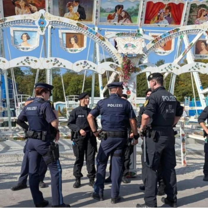 Accident grav la festivalul Oktoberfest din Germania. Un român, angajat al parcului, a ajuns în stare critică la spital