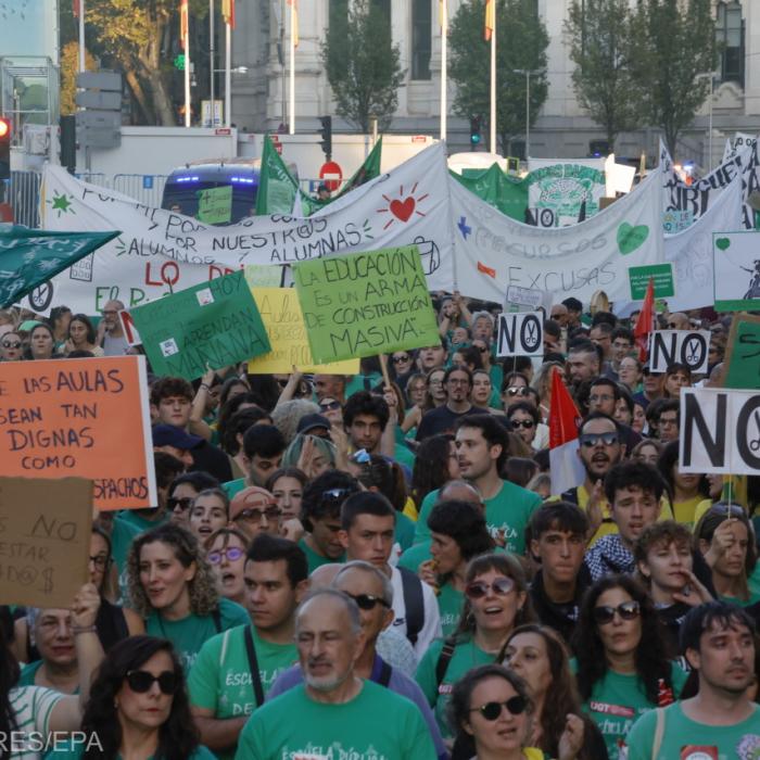 Grevă pe termen nelimitat în școlile din Madrid. Zeci de mii de profesori cer salarii mai mari și clase mai puțin aglomerate