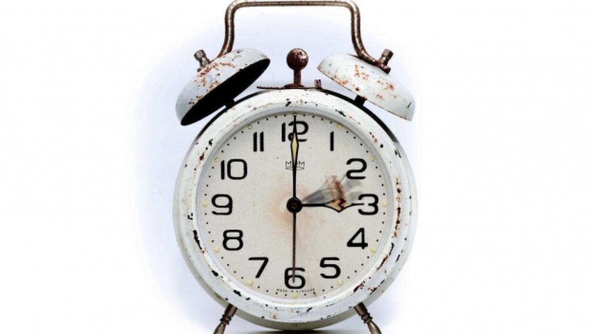 cand_se_schimba_ora_2018_sfatulparintilor_ro_pixabay_com_alarm_clock_2175382_1920_1400x850_60125400