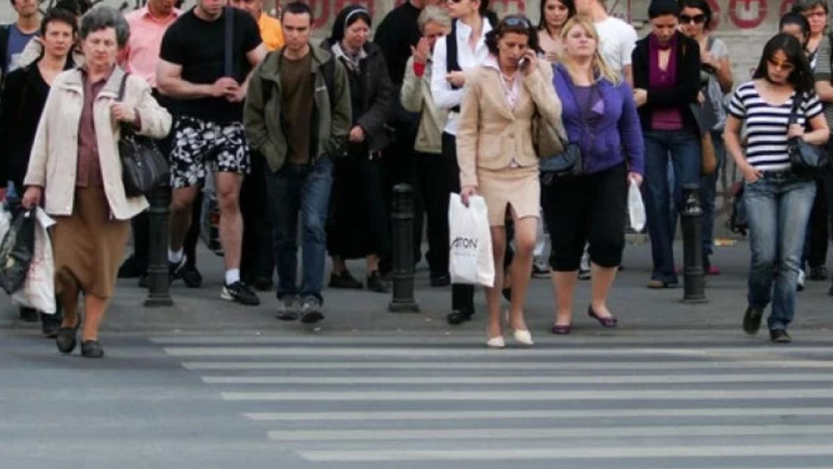 oameni__femei_strada