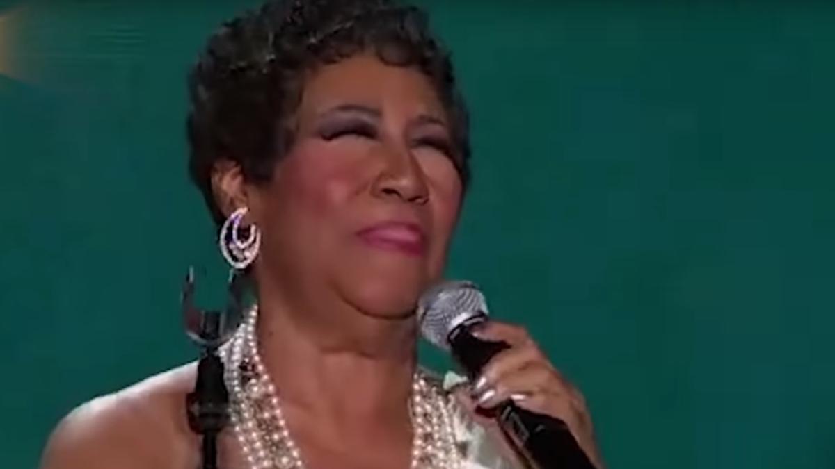 aretha_franklin_a_murit