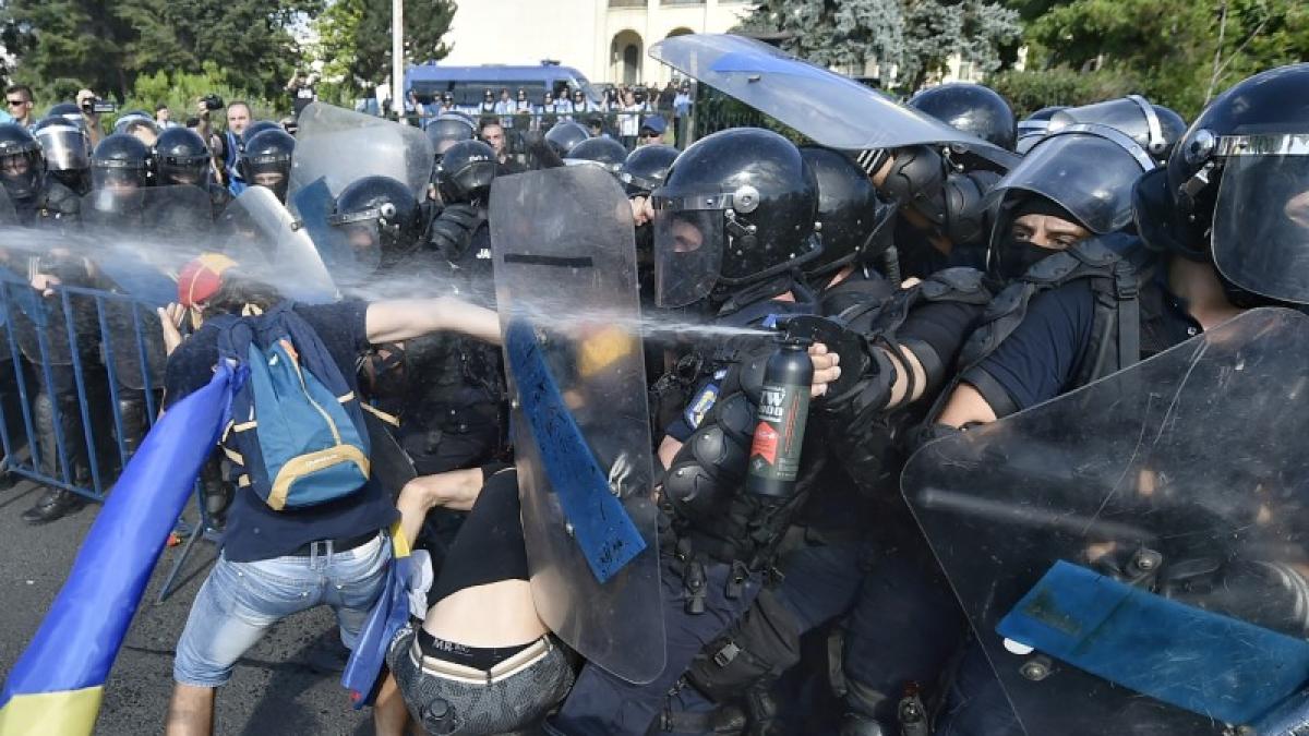 jandarmi_gaze_lacrimogene