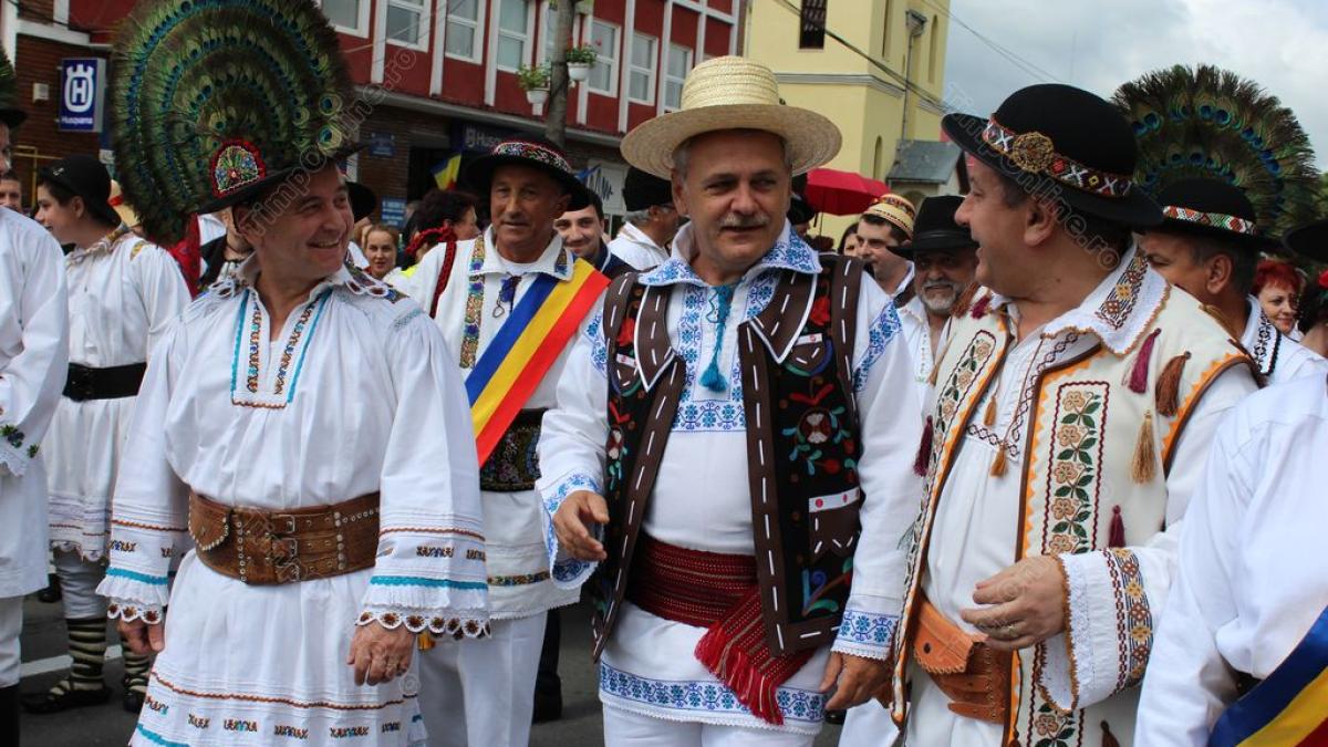 timponline_roliviu_dragnea_costum_popular_nasaud_mai_17