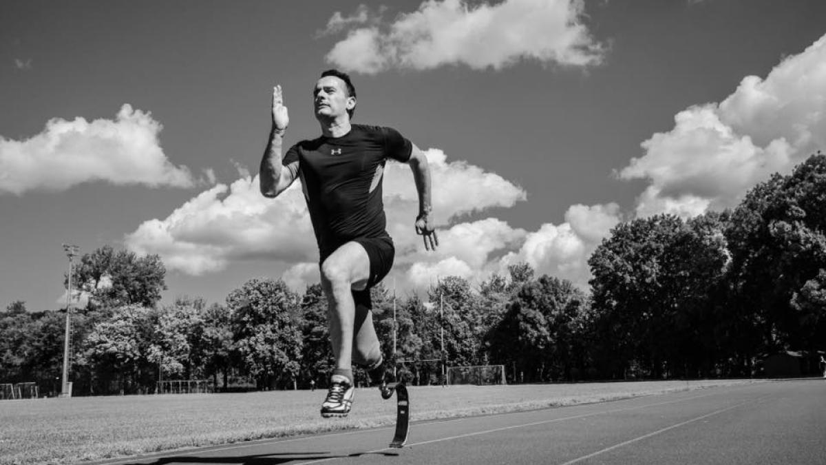 fundatie_printul_de_wales_barbat_alergare_invalid