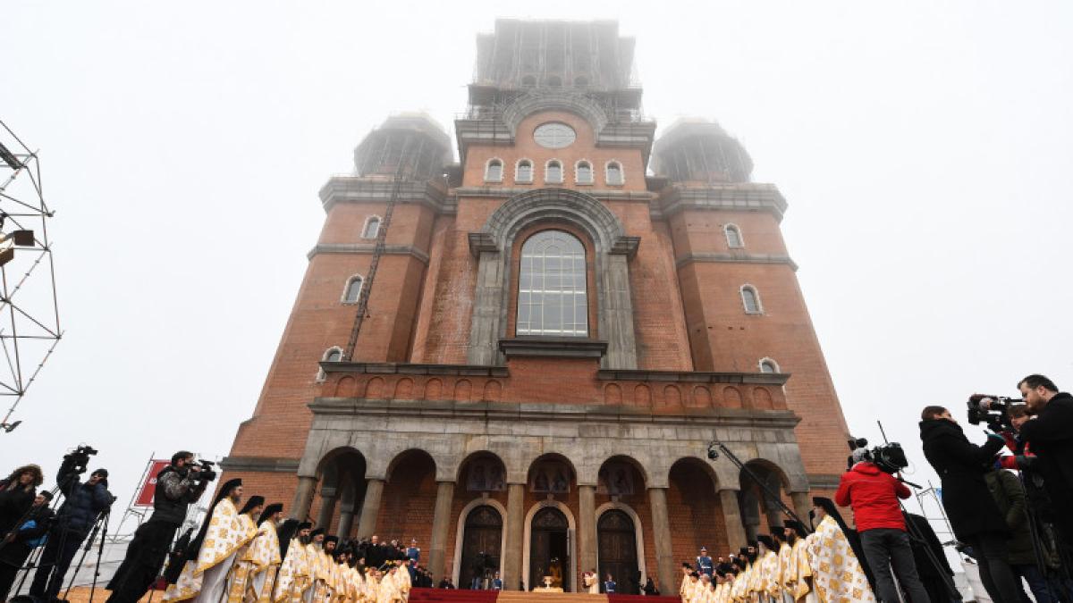 catedrala_manturii_neamului_slujba