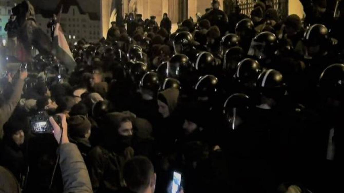 protest_parlament_budapesta_11848800