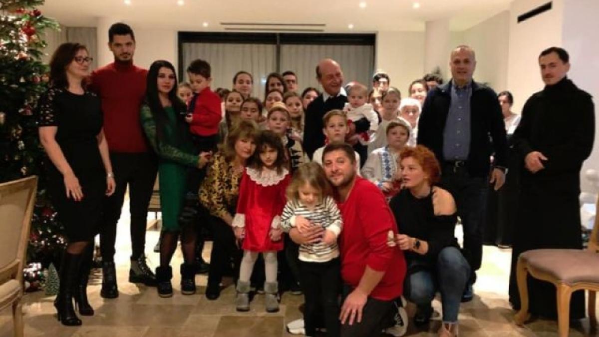 basescu_craciun_in_familie_nepoti_324459