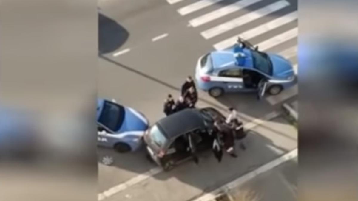 italia_carabinieri_atacati_interlopi