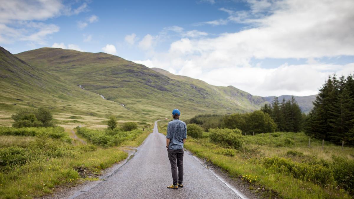 roman_pleaca_pe_jos_din_anglia