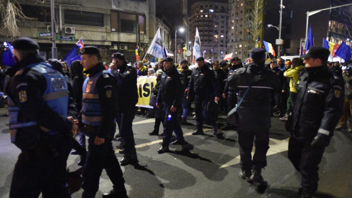 jandarmi_noaptea_proteste