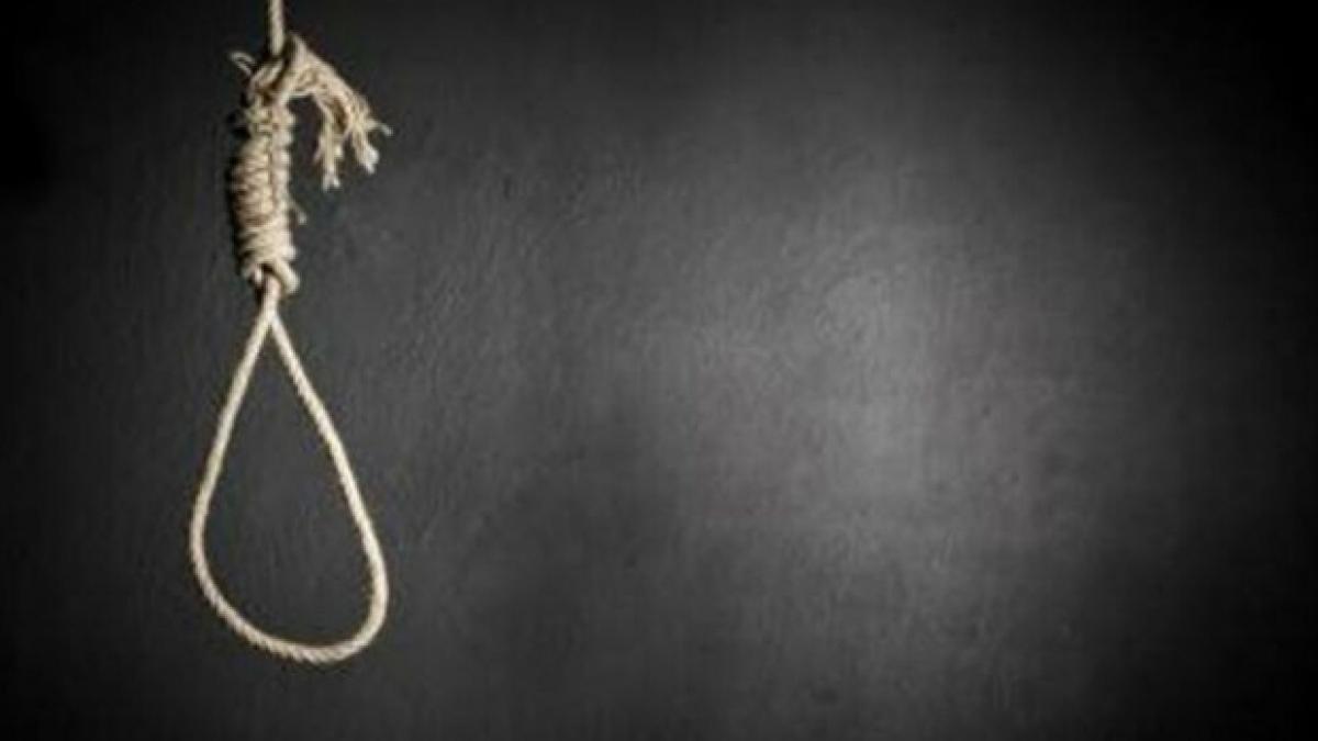 sinucidere_spanzurat