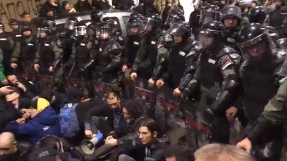 protest_televiziune_de_stat_serbia