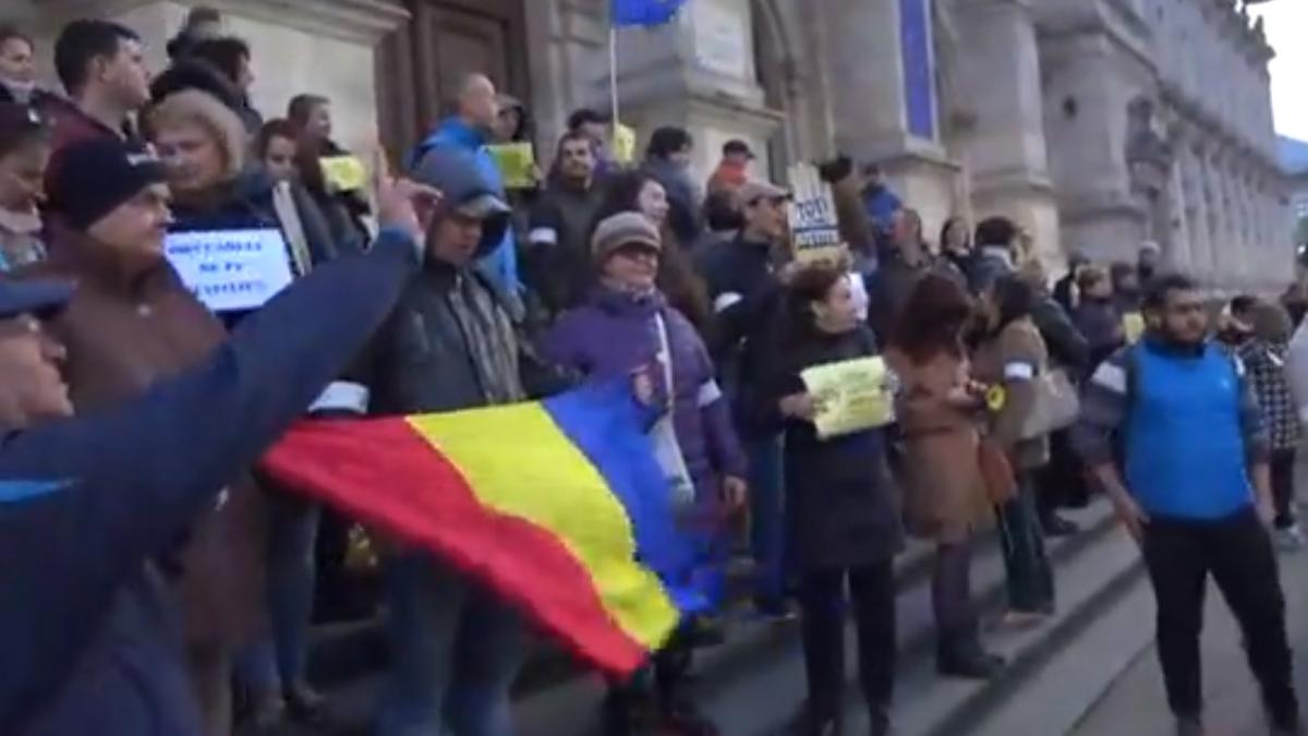protest_romani_trepte_palatul_justitie_captura