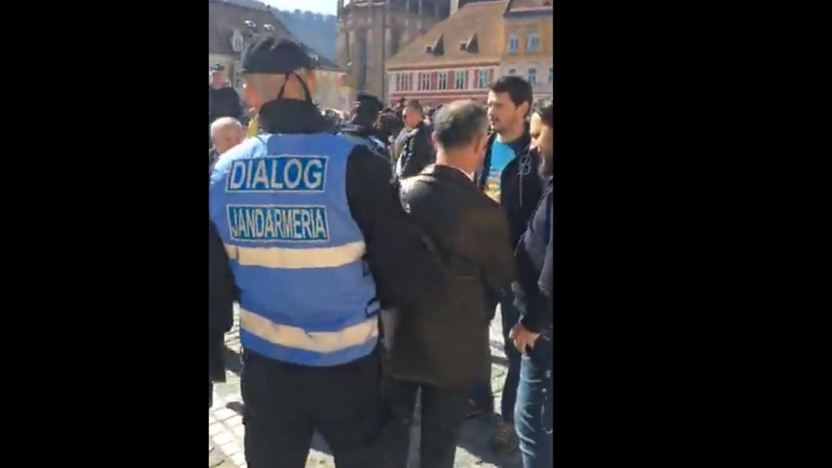 jandarm_cu_spatele_video