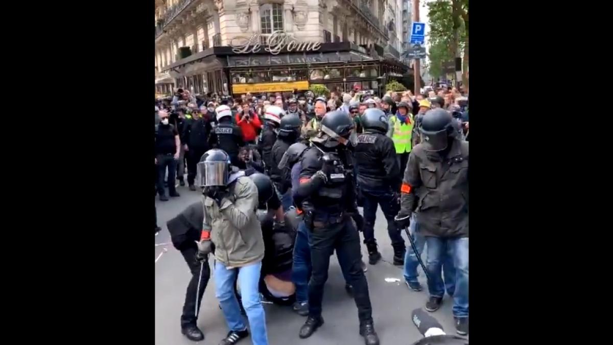 franta_violenta_jandarmi_protest_veste_galbene