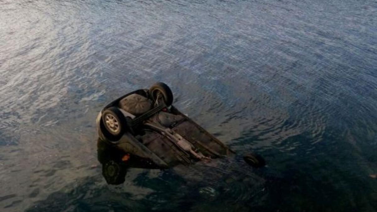 masina_cazuta_in_rau_italia