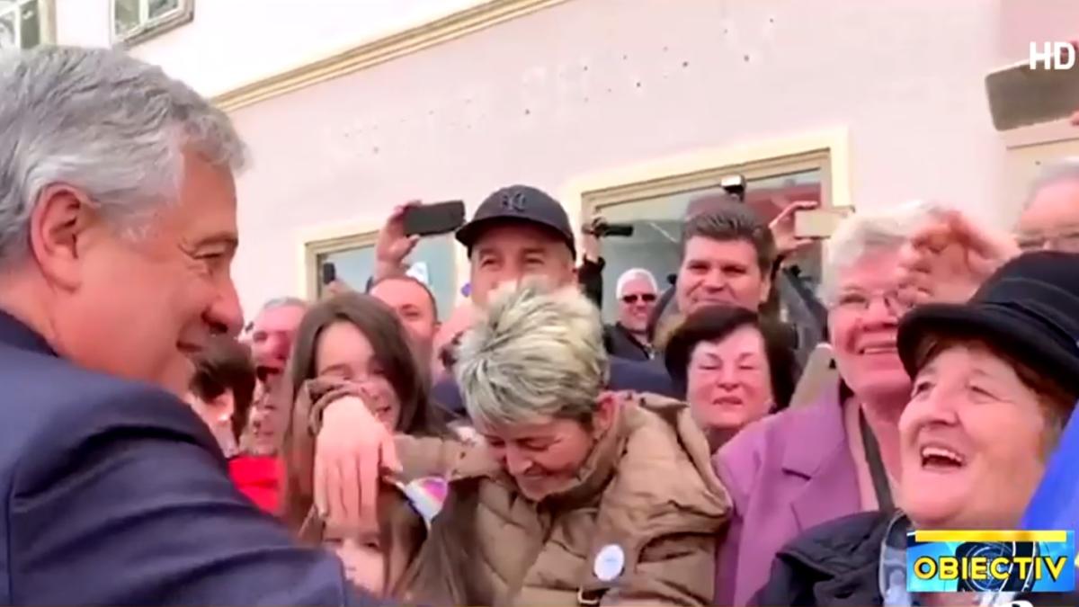 summit_sibiu_antonio_tajani_saluta_romanii