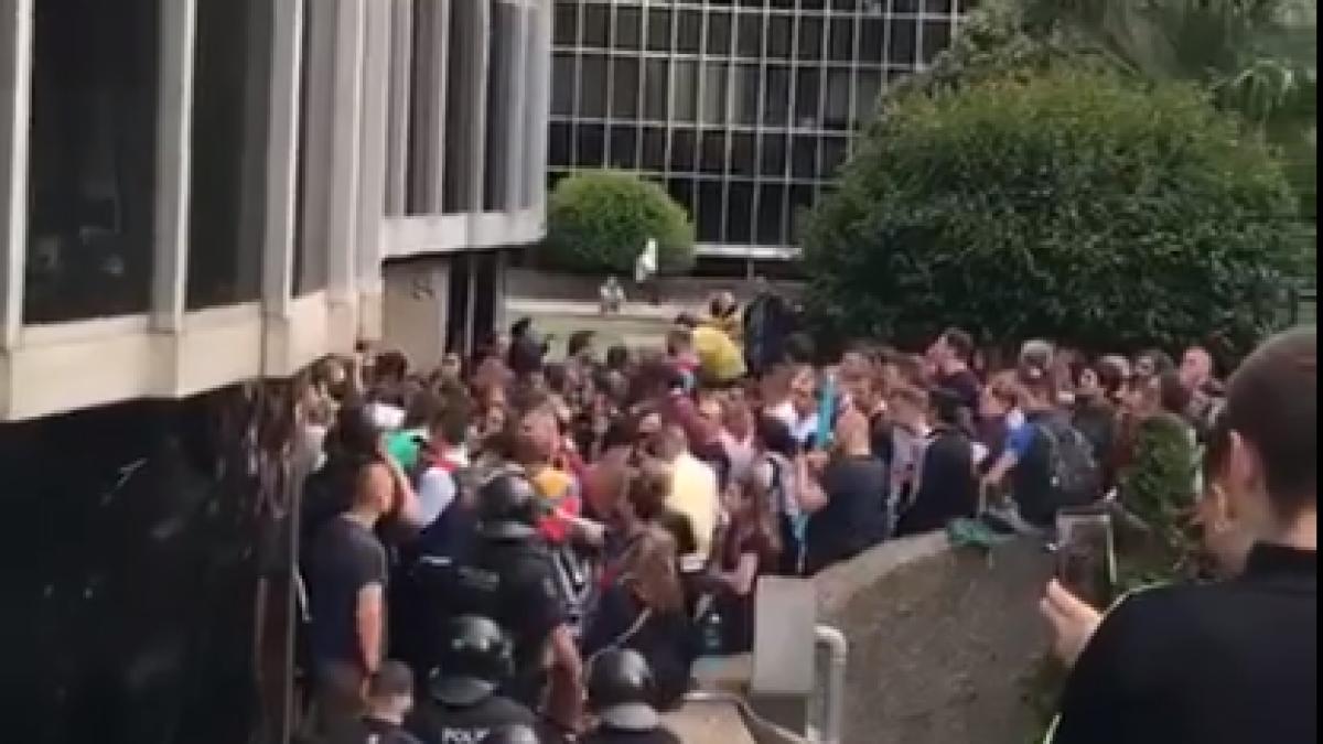 barcelona_coada_sectie_votare