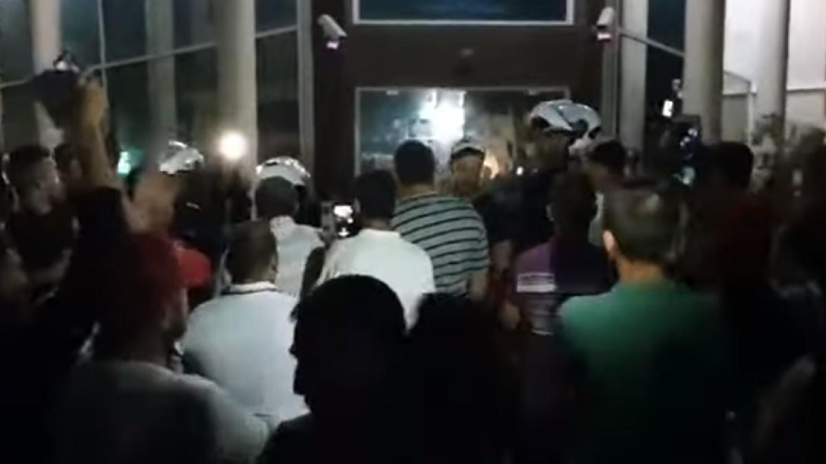 vot_cipru_coada_la_sectia_de_votare