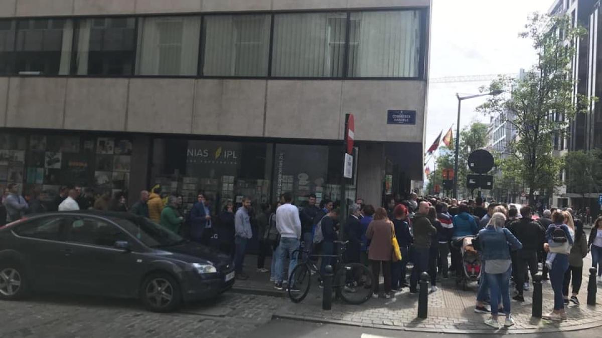 coada_sectii_votare_bruxelles_3