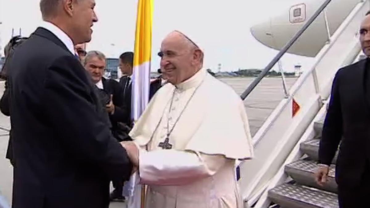 klaus_iohannis_papa_francisc_aeroport_tvr_cpt