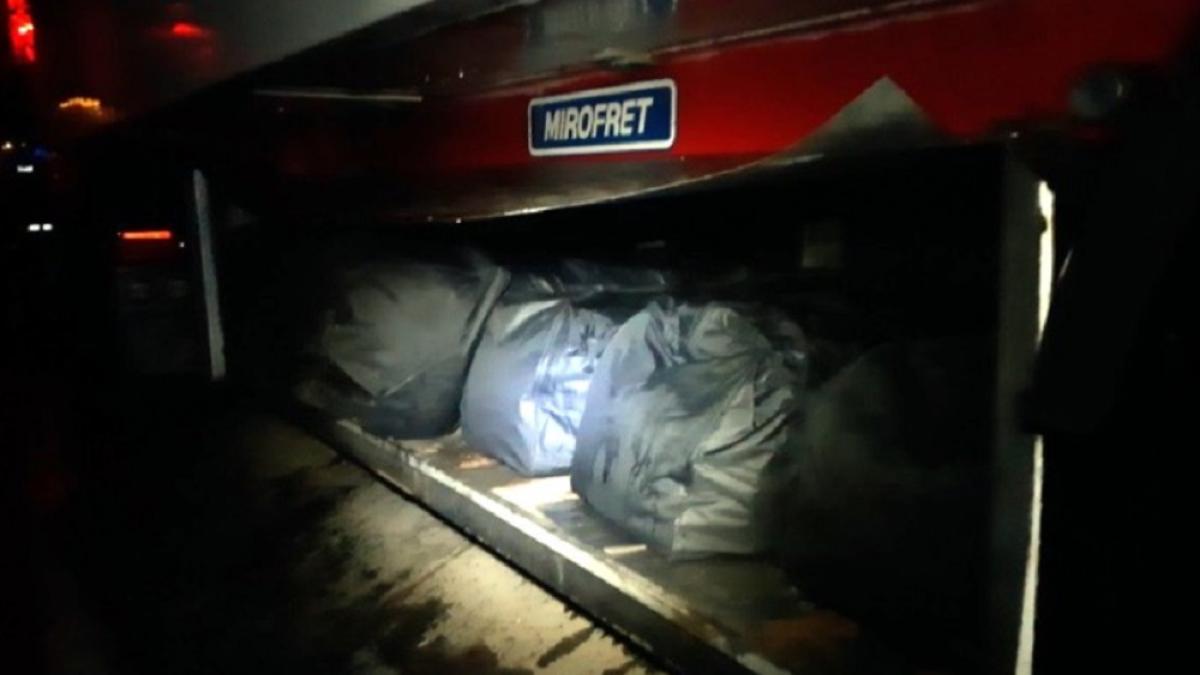 franta_soferi_romani_prinsi_cu_cannabis_captura