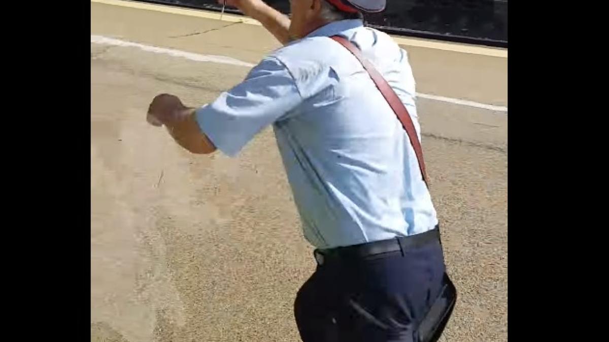 nas_uitat_peron_gara_de_nord