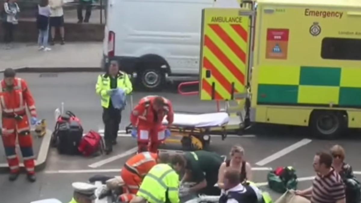 londra_marea_britanie_accident_politie_ambulanta