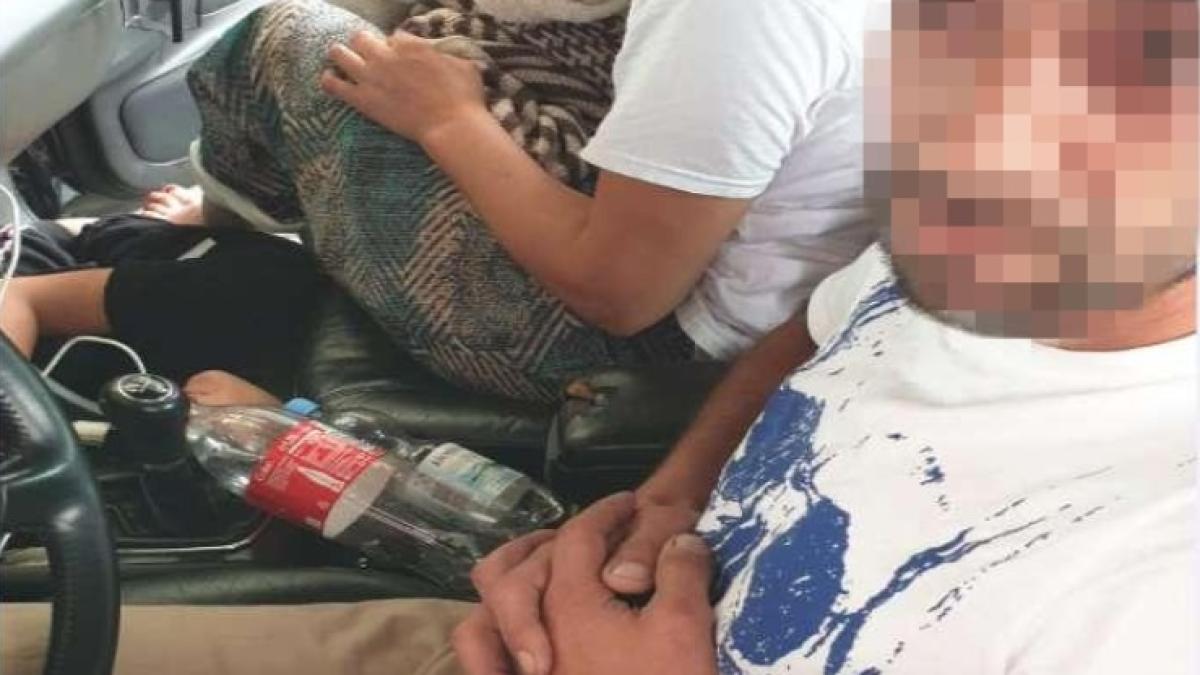 prahova_mama_romanca_ascunde_copilul_sub_rochie