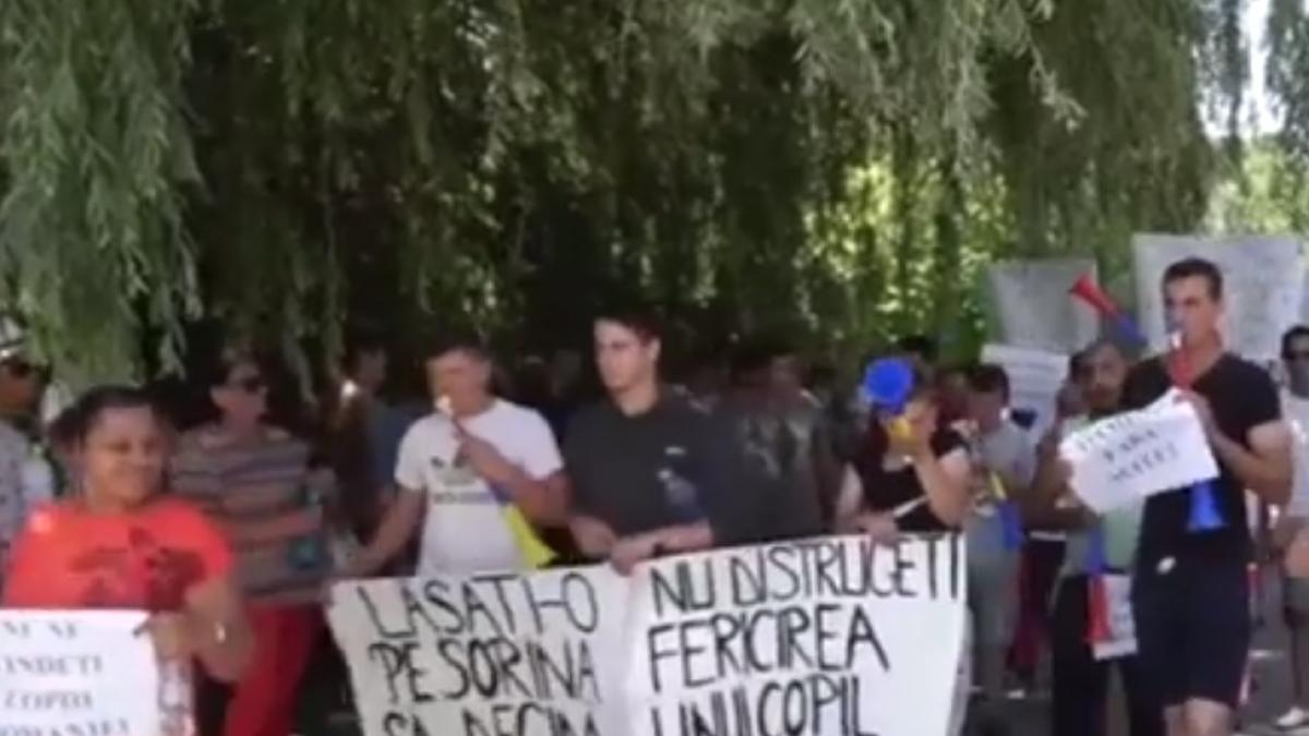 protest_sorina_fetita_adoptata_cu_forta