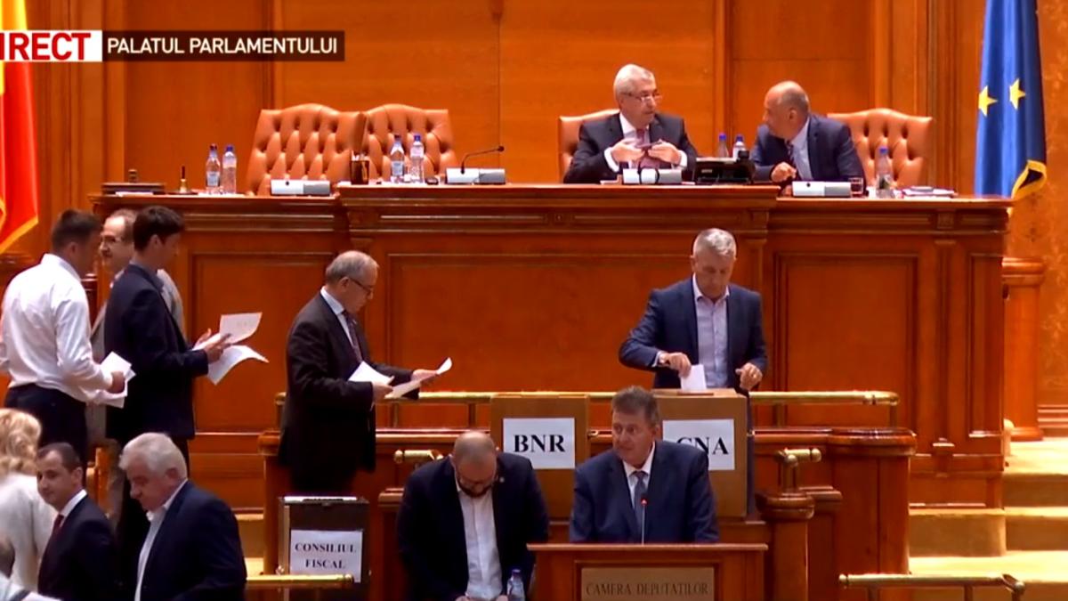 scandal_parlament_03_07_2019
