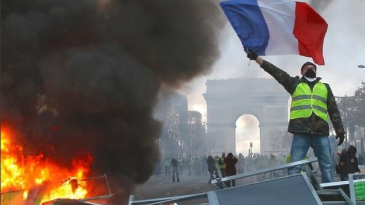 protest_veste_galbene_paris__ziua_nationala_sursa_twitter_dietmar_nix