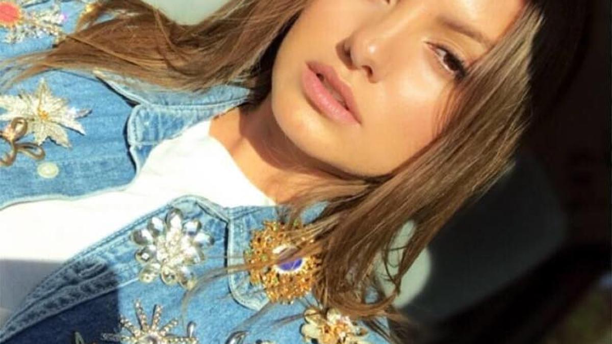 alexandra_stan_selfie_masina_sursa_fb2