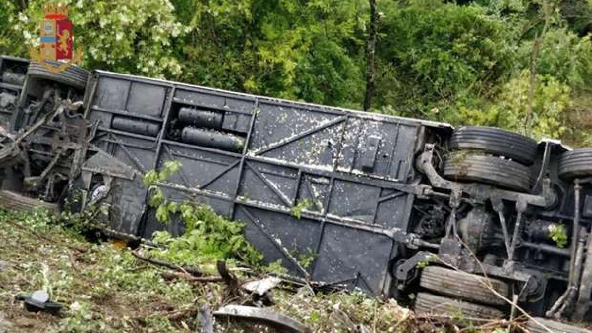 accident_autocar_siena_italia_twitter1