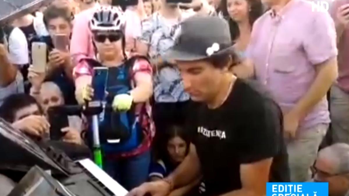 pianist_martello_piata_victoriei