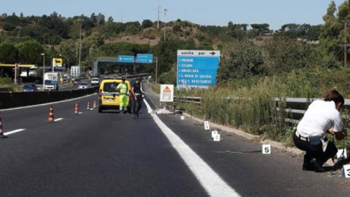 italia_carabinier_ucis_de_roman_autostrada_politie