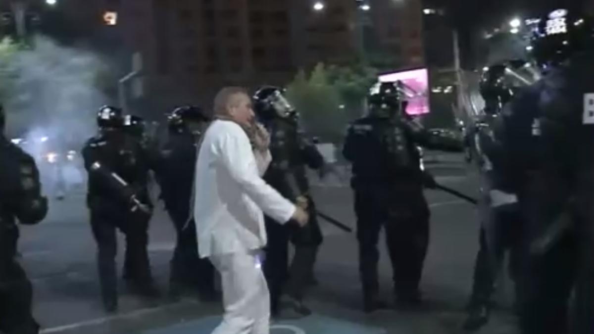 catalin_paraschiv_dirijorul_in_alb_protest_10_august