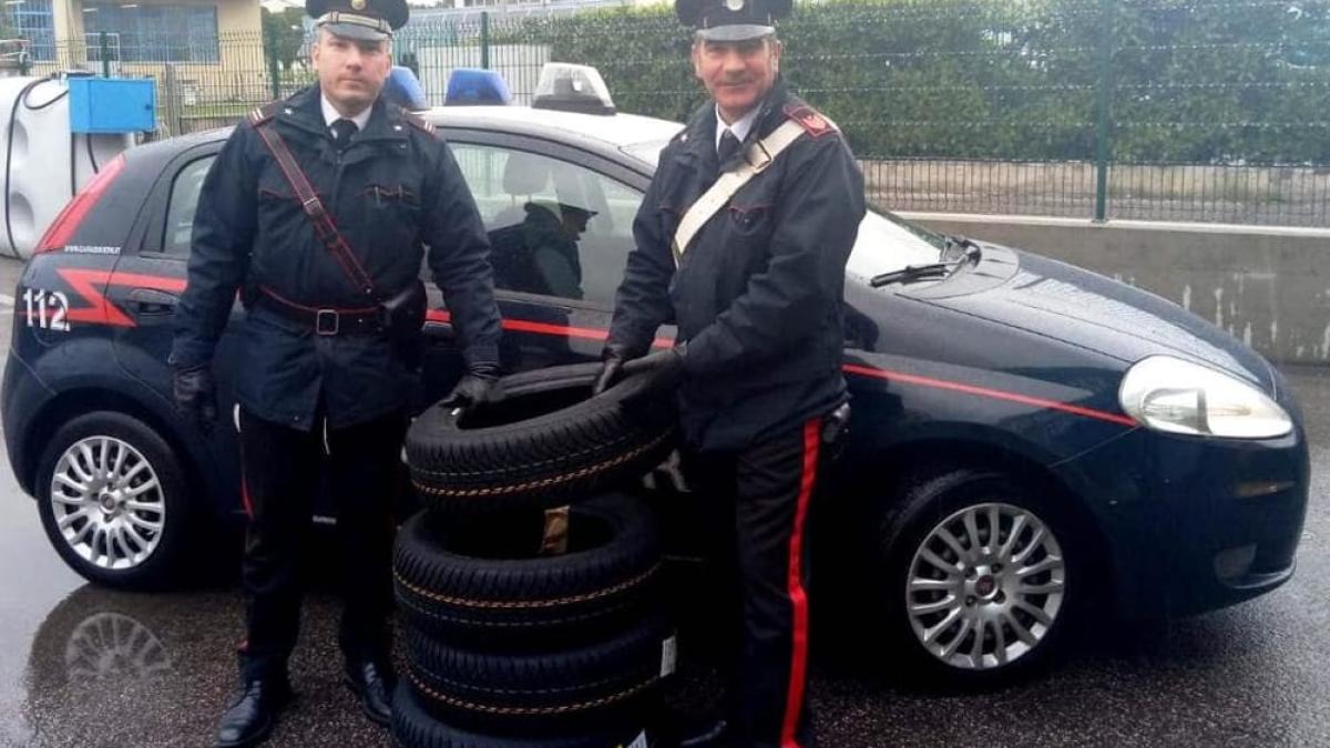 italia_carabinieri_roman_prins_anvelope