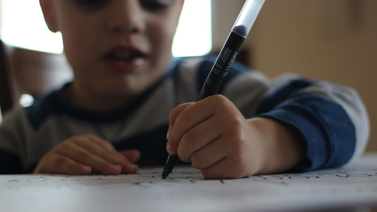 scris_hartie_pix_copil